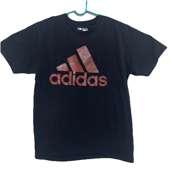Adidas The Go-To Tee‎ Mens T-shirt LARGE Red Shirt Black Logo - Picture 1 of 6